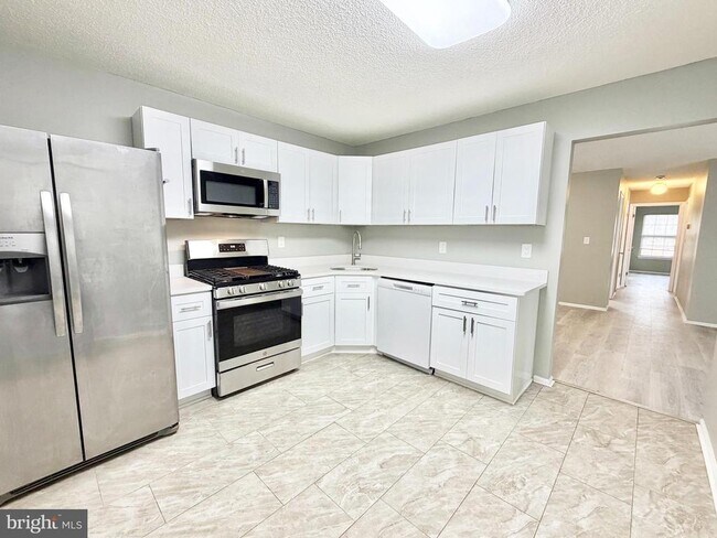Building Photo - 44 Cheverny Ct