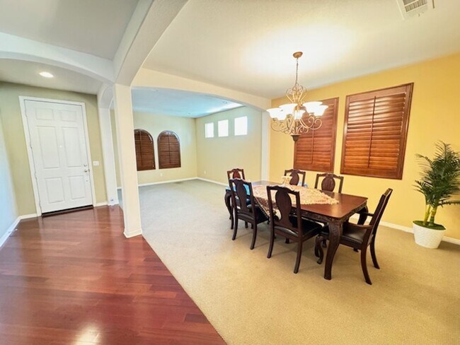 Building Photo - Live Life On The Golf Course!