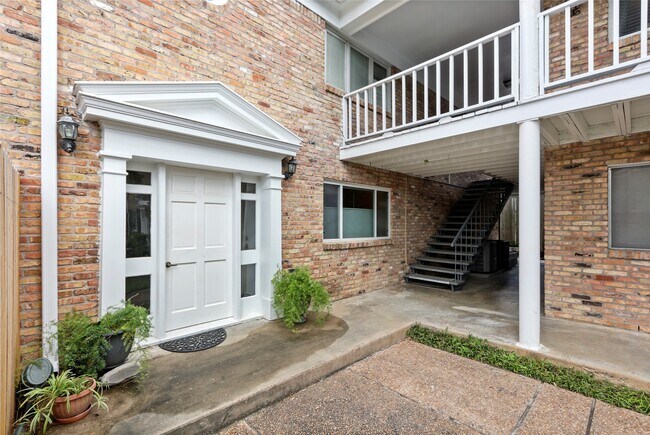 Building Photo - 4040 San Felipe St