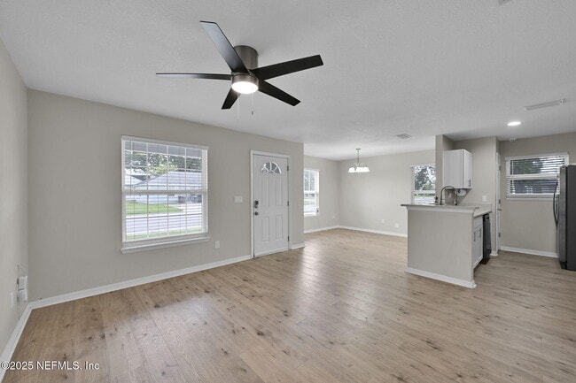 Building Photo - 3702 Wood Creek Ln