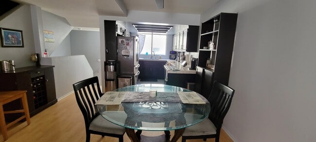 Building Photo - 335 E Plymouth St