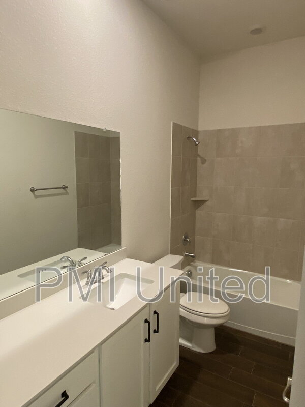 Building Photo - 2920 Brady Starr Dr