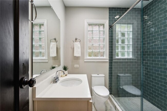 Building Photo - 843 Monroe Dr NE