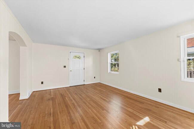 Building Photo - 9 N Greenbrier St