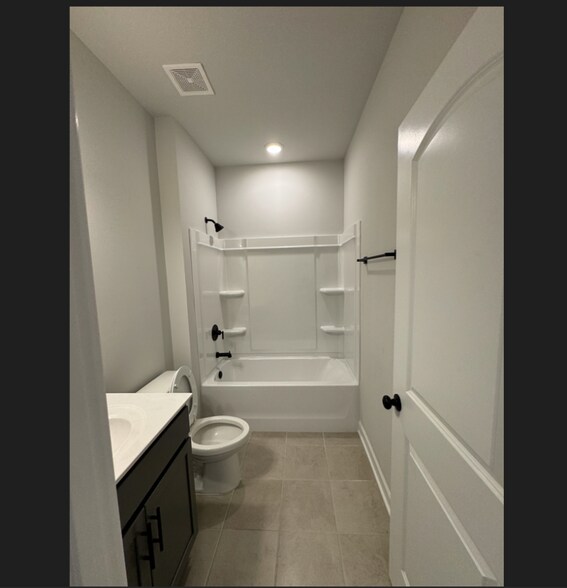 Building Photo - 106 Millbrook Dr
