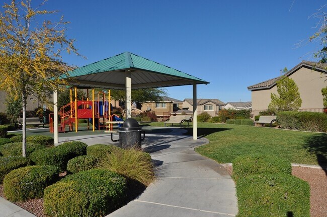 Building Photo - Fabulous 3 bedroom home in gated community!