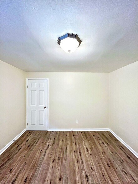 Building Photo - 1112 Clauson Rd