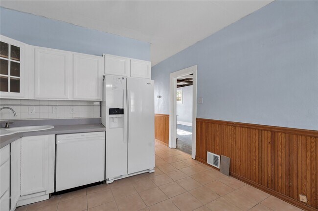 Building Photo - 3915 Schiller Pl