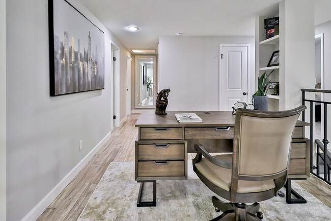 Building Photo - GORGEOUS REMODELED HOME WALKING DISTANCE T...