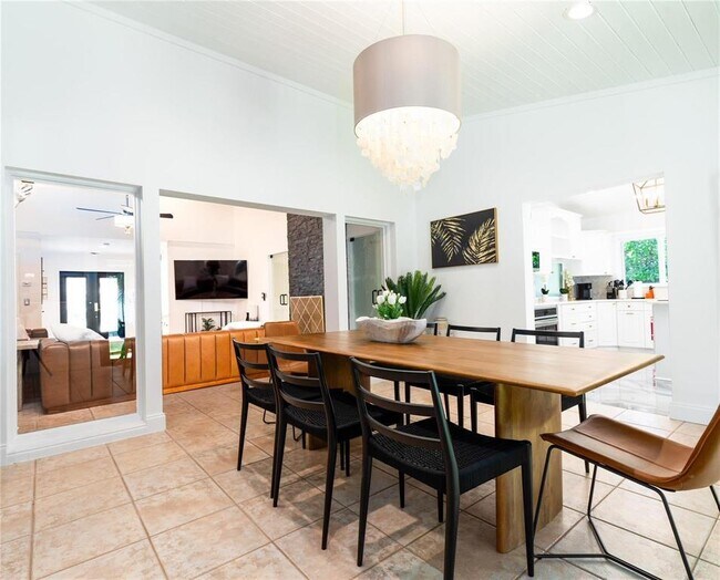 Building Photo - 222 N Tradewinds Ave