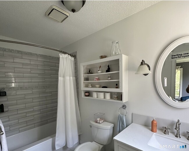 Building Photo - 11 Orchard Hill Rd