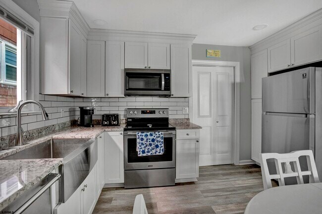 Building Photo - 13 N Victoria Ave