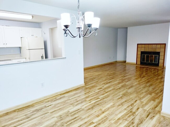 Building Photo - 2Bd/1Ba Seattle Condo