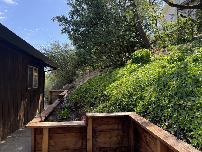 Building Photo - 628 Canyon Rd