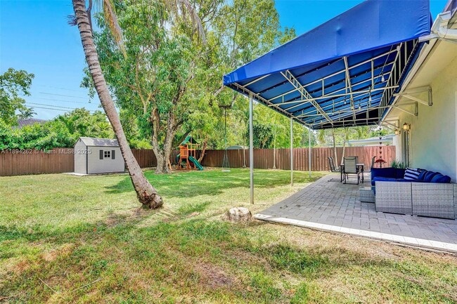 Building Photo - 6550 SW 52nd Terrace