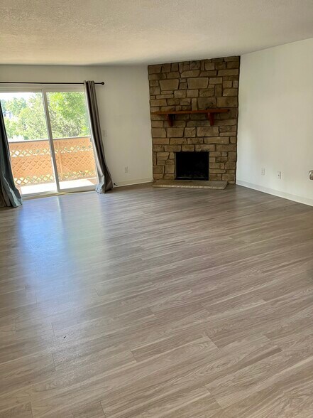 Building Photo - 410 Zang St