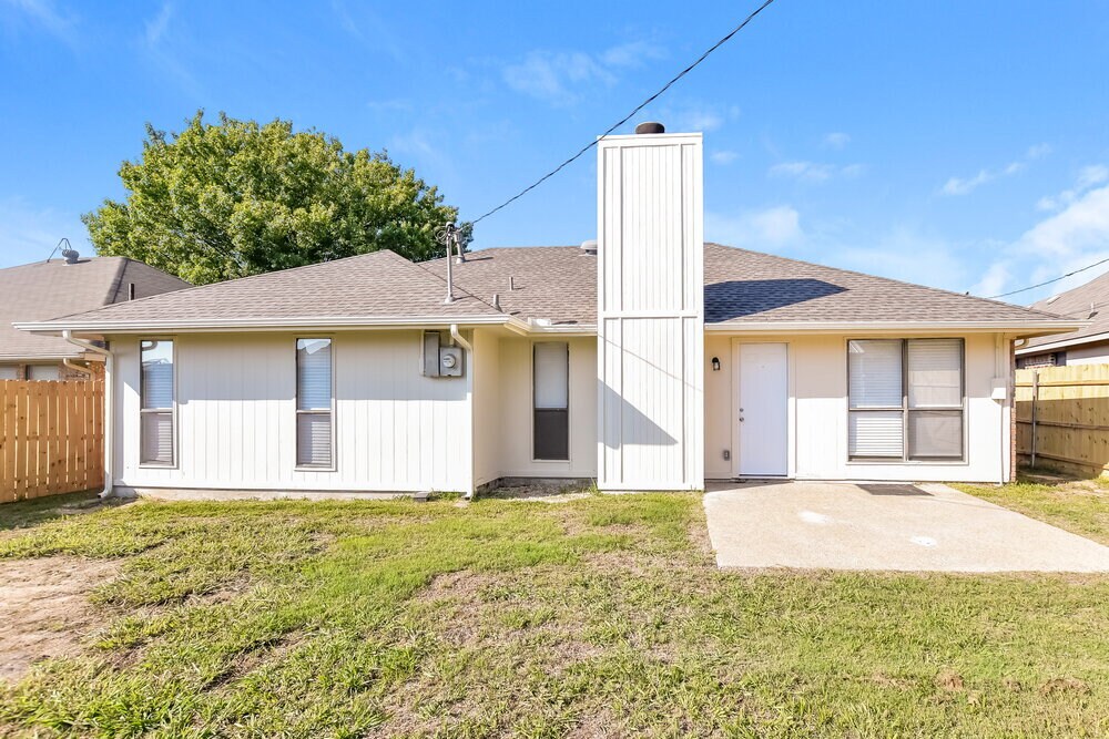 Building Photo - 308 Southlake Dr