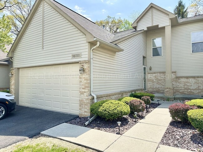 Primary Photo - Beautifully Updated 2-Bedroom Townhouse w/...