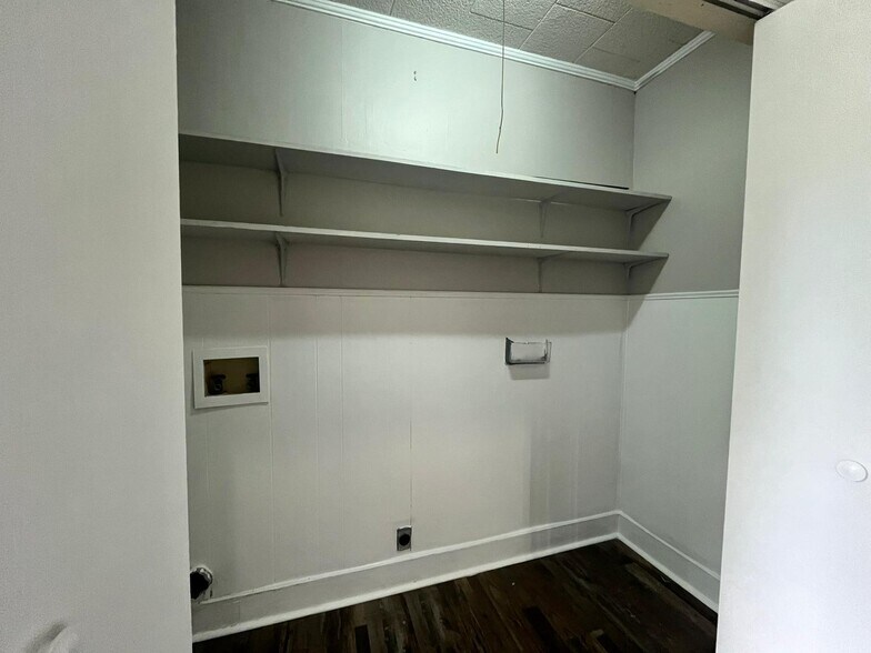 laundry room - 212 Westwood Dr
