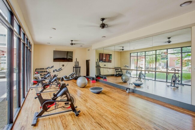 Building Photo - 1001 S Center St