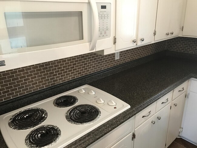 Building Photo - 205 W 34th St