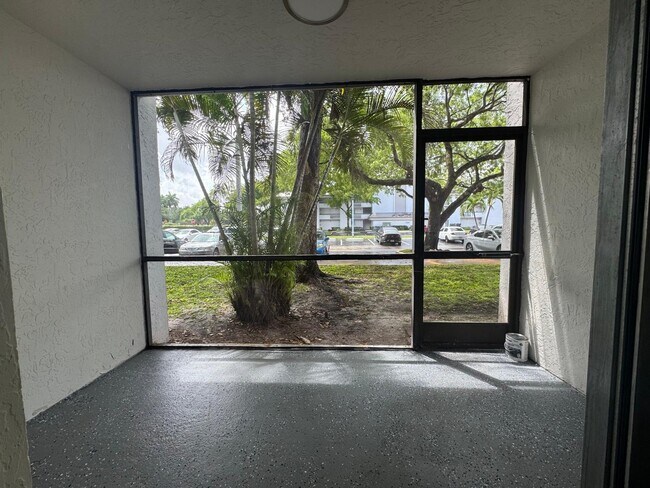 Building Photo - 711 N Pine Island Rd