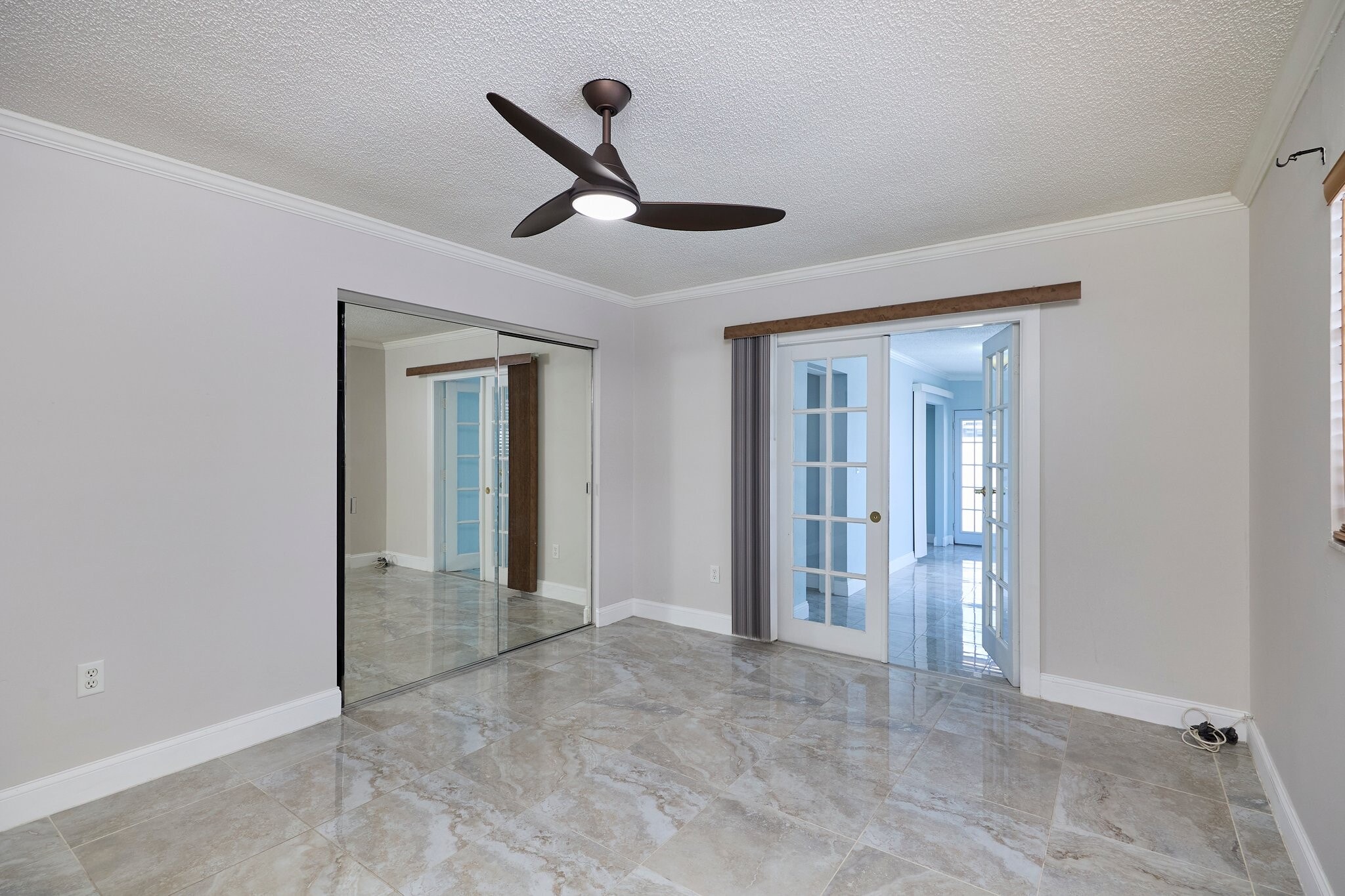 Building Photo - 6804 N Hubert Ave