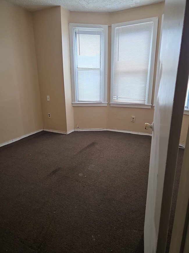 Building Photo - 2219 Winton St