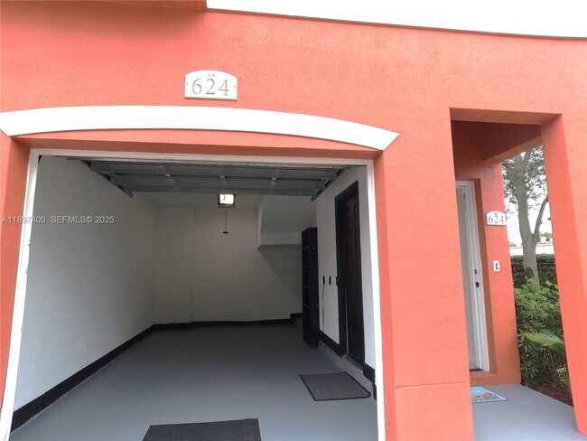 Building Photo - 3310 Palomino Dr