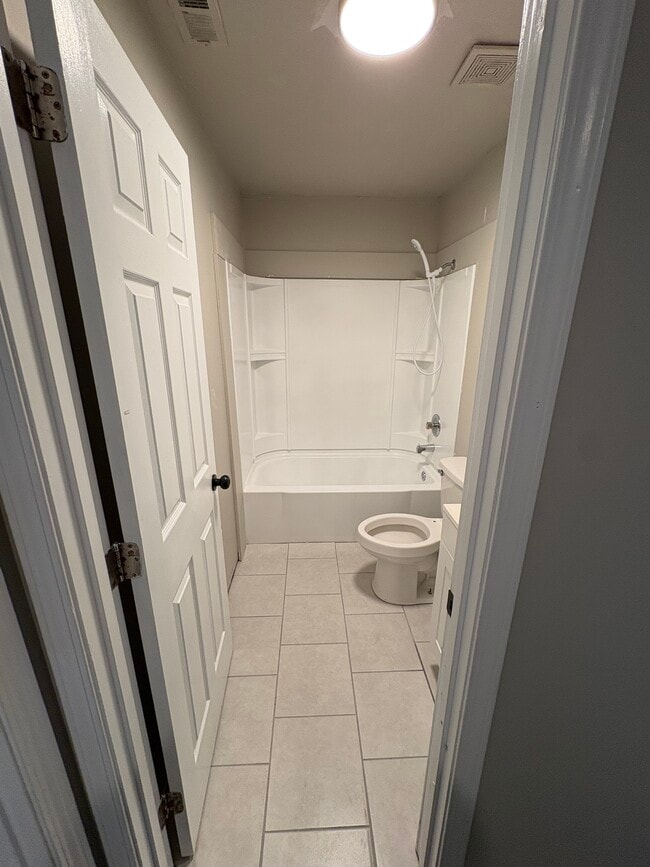 Building Photo - 587 Thicket Run