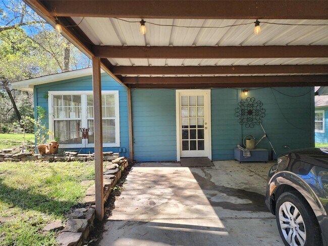 Building Photo - 13373 Southshore Dr