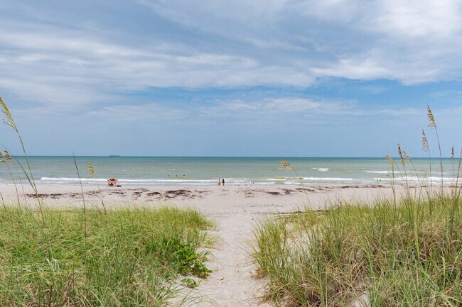 Building Photo - 39 Tulip Ave