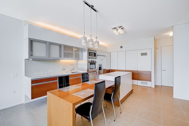 Building Photo - Veer Towers 1704E-One Bedroom Fully Furnis...