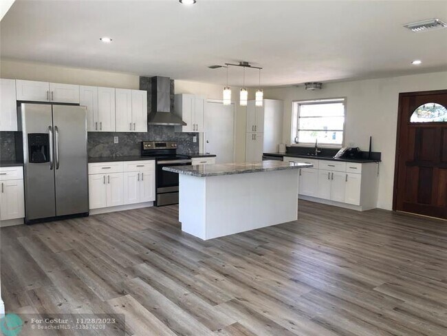 Building Photo - 807 SE 9th Terrace