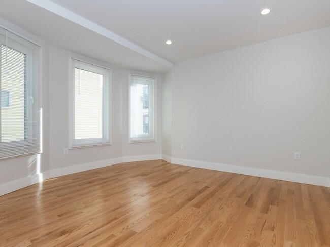 Building Photo - 5 Tovar St