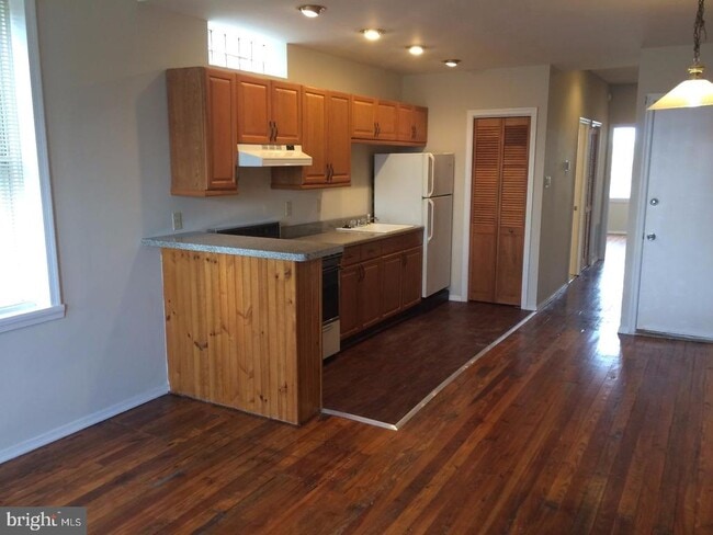 Building Photo - 2025 S 3rd St