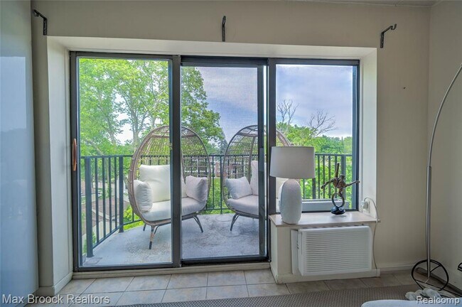 Building Photo - 35300 Woodward Ave