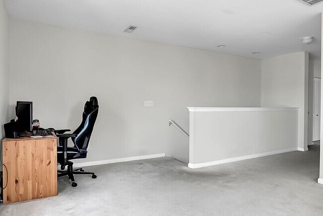 Building Photo - 334 Albrighton Way