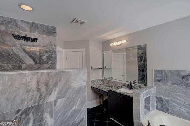 Building Photo - 2767 Durham Dr NE