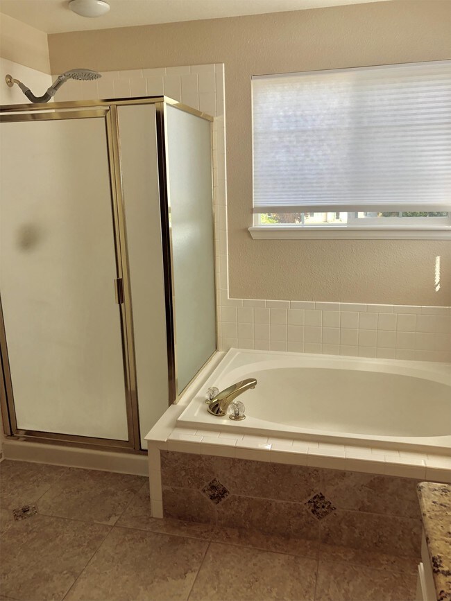 Building Photo - 2585 Clayton Cir