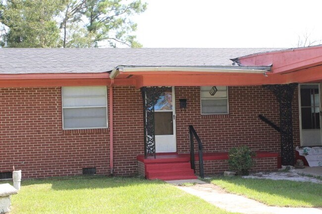 Building Photo - Charming Ranch Style Brick Home