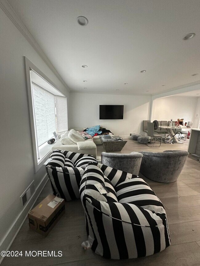 Building Photo - 46 Hilltop Rd