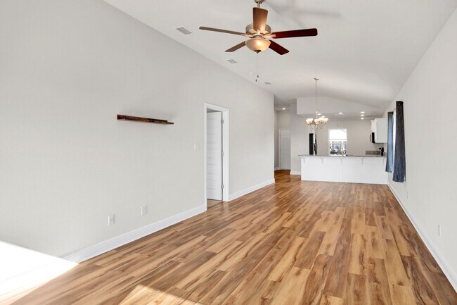 Building Photo - Beautiful 3 Bed 2 Bath Home Centrally Located in Pensacola