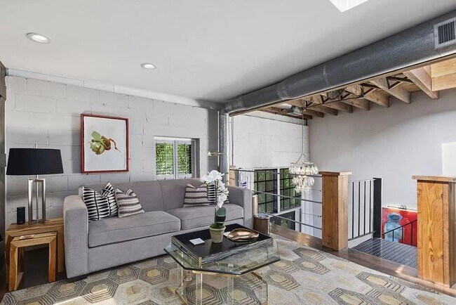 Building Photo - 1570 DeKalb Ave NE