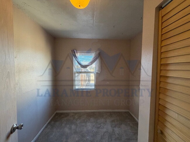 Building Photo - 656 N Cedar St