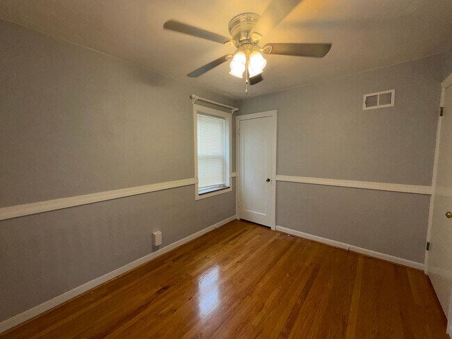 Building Photo - 421 Cannonbury Dr