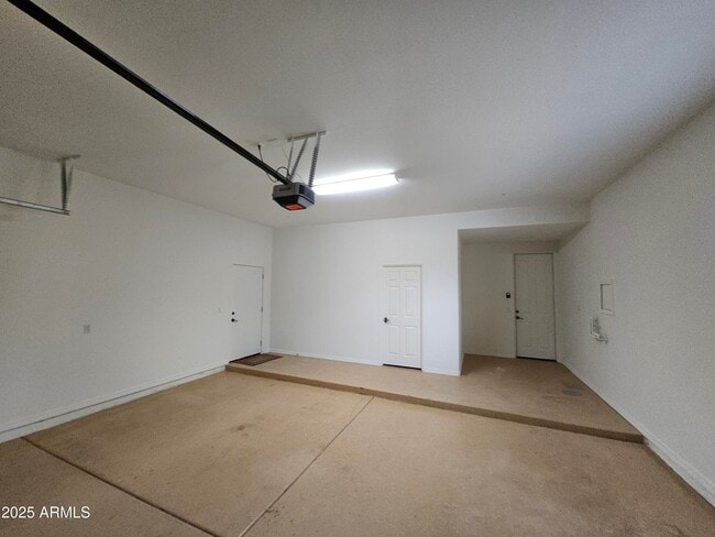 Building Photo - 11290 E Whitethorn Dr