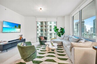 Building Photo - 1010 SW 2nd Ave