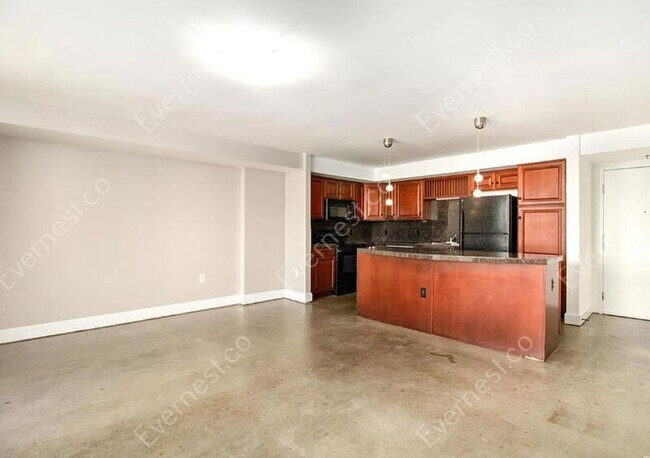 Building Photo - 601 W 11th Ave