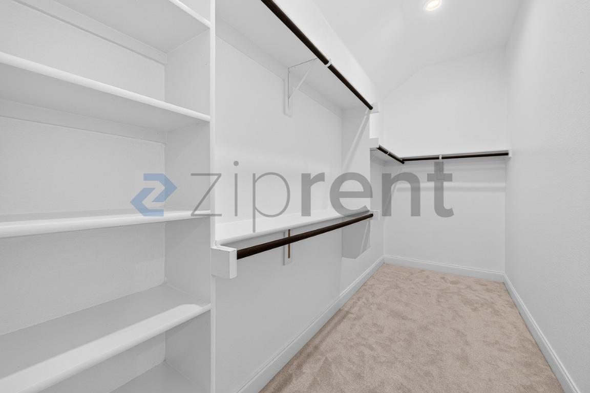 Building Photo - Unit